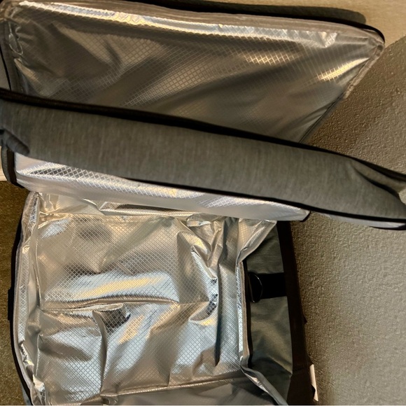 Gray and Black Insulated Casserole Tote - Picture 6 of 8